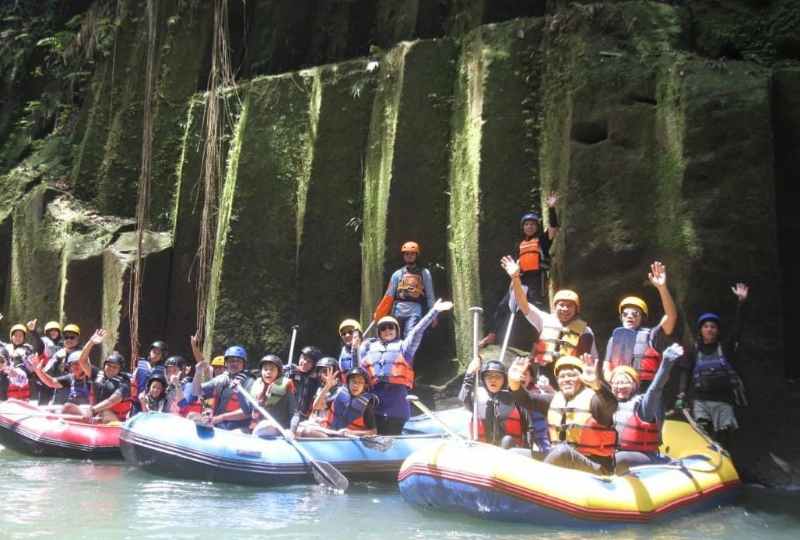 Adlin Tambunan Ajak Wisatawan Nikmati Serunya Arung Jeram di Sungai Bah Bolon Sergai Adlin Tambunan Ajak Wisatawan Nikmati Serunya Arung Jeram di Sungai Bah Bolon Sergai