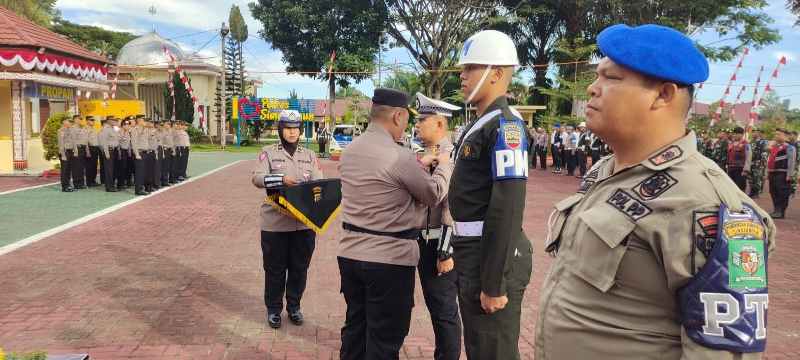 Kapolres Simalungun Pimpin Apel Gelar Pasukan Ops Patuh Toba 2024, Tertib Berlalu Lintas dan Wujudkan Indonesia Emas Kapolres Simalungun Pimpin Apel Gelar Pasukan Ops Patuh Toba 2024, Tertib Berlalu Lintas dan Wujudkan Indonesia Emas