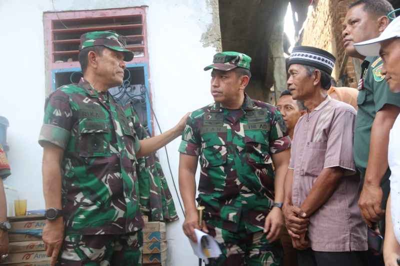 Danrem Gatam Tinjau Rumah RTLH Milik Warga Wilayah Kodim 0410/KBL Danrem Gatam Tinjau Rumah RTLH Milik Warga Wilayah Kodim 0410/KBL