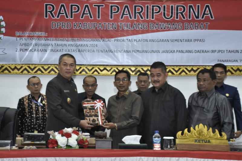 Novriwan Jaya Hadiri Rapat Paripurna Pembicaraan Tingkat II Atas Raperda RPJPD 2025-2045 Novriwan Jaya Hadiri Rapat Paripurna Pembicaraan Tingkat II Atas Raperda RPJPD 2025-2045
