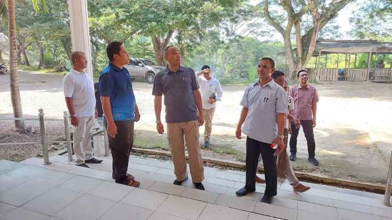 Pj Bupati Amrullah Pimpin Gotroy untuk Wujudkan Lingkungan Perkantoran Bersih dan Sehat Pj Bupati Amrullah Pimpin Gotroy untuk Wujudkan Lingkungan Perkantoran Bersih dan Sehat