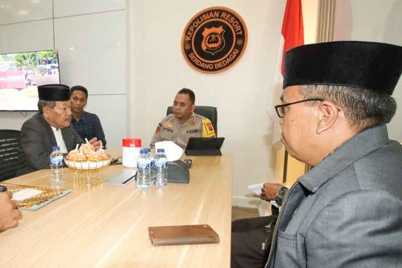 Kapolres Sergai Sambut Kunjungan FKUB, Bahas Keamanan dan Kerukunan Kapolres Sergai Sambut Kunjungan FKUB, Bahas Keamanan dan Kerukunan