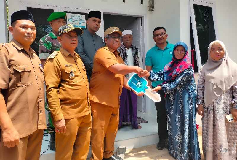 Pj Bupati Aceh Utara Serahkan Kunci Rumah Bantuan Baitul Mal – Islamic Relief Pj Bupati Aceh Utara Serahkan Kunci Rumah Bantuan Baitul Mal – Islamic Relief