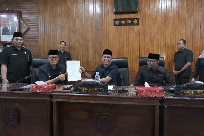 Paripurna DPRD Sepakat Terima LPJ APBD TA 2023 Pemda Kaur Paripurna DPRD Sepakat Terima LPJ APBD TA 2023 Pemda Kaur