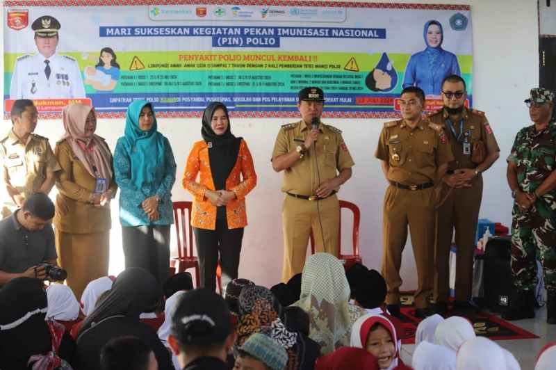 Pj. Bupati Drs. Nukman Hadiri dan Resmikan Peluncuran PIN Polio Kabupaten Lampung Barat Pj. Bupati Drs. Nukman Hadiri dan Resmikan Peluncuran PIN Polio Kabupaten Lampung Barat