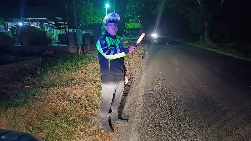 Polres Simalungun Gelar Blue Light Patrol untuk Antisipasi Kejahatan Jalanan dan Kecelakaan Lalu Lintas Polres Simalungun Gelar Blue Light Patrol untuk Antisipasi Kejahatan Jalanan dan Kecelakaan Lalu Lintas