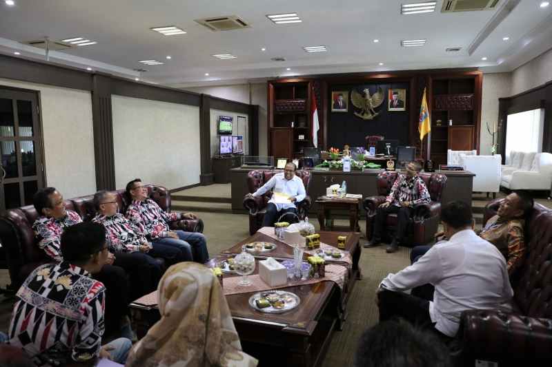 Pj. Gubernur Samsudin Terima Kunjungan PWI Lampung, Sajikan Berita yang Menyejukkan Hadapi Pilkada 2024 Pj. Gubernur Samsudin Terima Kunjungan PWI Lampung, Sajikan Berita yang Menyejukkan Hadapi Pilkada 2024