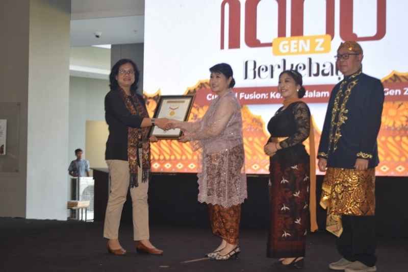 1000 Gen Z Berkebaya Gelaran Binus University Bareng KDS Sabet Rekor MURI 1000 Gen Z Berkebaya Gelaran Binus University Bareng KDS Sabet Rekor MURI