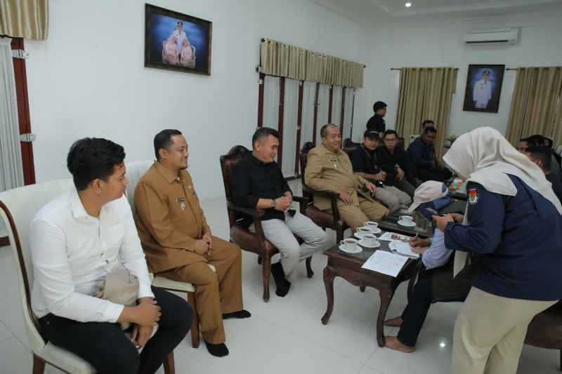 Pantarlih TPS V Kelurahan Selawan Lakukan Coklit Wakil Bupati Asahan dan Keluarga Pantarlih TPS V Kelurahan Selawan Lakukan Coklit Wakil Bupati Asahan dan Keluarga