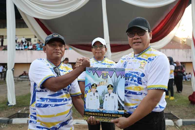 Pj. Gubernur Samsudin Buka Pertandingan Persahabatan antara Perseti FC Kota Metro Vs Tim PON Babel Pj. Gubernur Samsudin Buka Pertandingan Persahabatan antara Perseti FC Kota Metro Vs Tim PON Babel