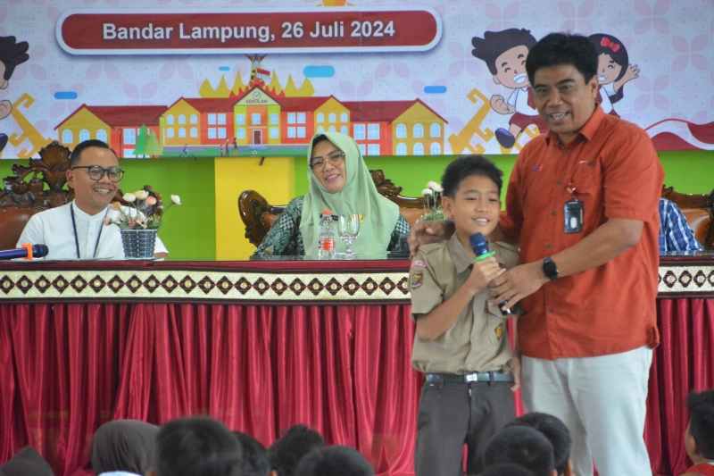 Hari Anak Nasional 2024, OJK Lampung Edukasi Pelajar Tentang Cerdas Keuangan Hari Anak Nasional 2024, OJK Lampung Edukasi Pelajar Tentang Cerdas Keuangan