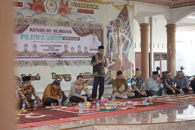 Bupati Surya Hadiri Acara Tradisi Kenduri Suroan PKB Pujakesuma Asahan Bupati Surya Hadiri Acara Tradisi Kenduri Suroan PKB Pujakesuma Asahan