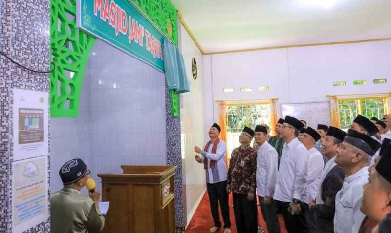 Pengabdian Tak Kenal Lelah, Sabar AS Resmikan Mesjid Jamik Taqwa Pauah Pengabdian Tak Kenal Lelah, Sabar AS Resmikan Mesjid Jamik Taqwa Pauah