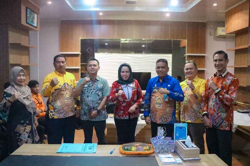 Edi Supena Pimpin Sertijab Sekdin, Kabid Layanan dan Informasi dan Kasubag Umum dan Kepegawaian Dinas Kominfotik Edi Supena Pimpin Sertijab Sekdin, Kabid Layanan dan Informasi dan Kasubag Umum dan Kepegawaian Dinas Kominfotik