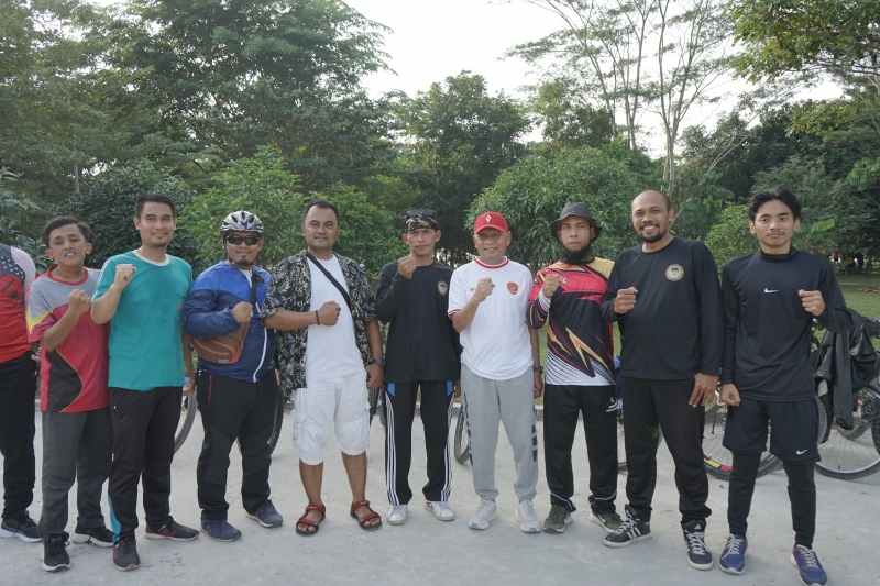 Bupati Surya Laksanakan Olahraga Car Free Day Bareng Masyarakat Bupati Surya Laksanakan Olahraga Car Free Day Bareng Masyarakat