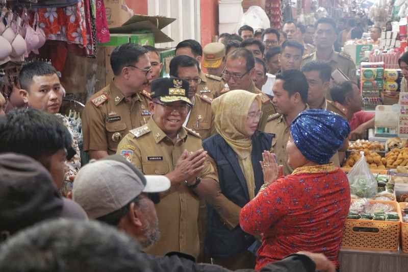 Pj. Gubernur Lampung Tinjau Sejumlah Pasar Tradisional Pj. Gubernur Lampung Tinjau Sejumlah Pasar Tradisional