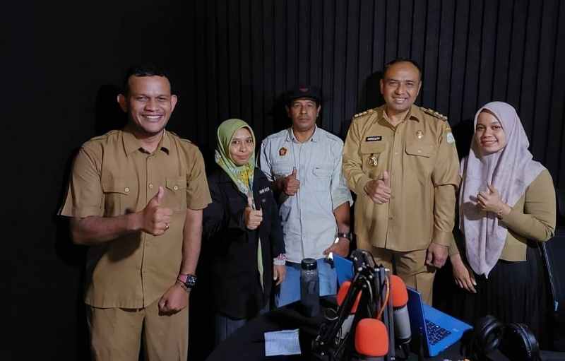 Pj Bupati Aceh Timur Sapa Warga Melalui Radio SCK Pj Bupati Aceh Timur Sapa Warga Melalui Radio SCK