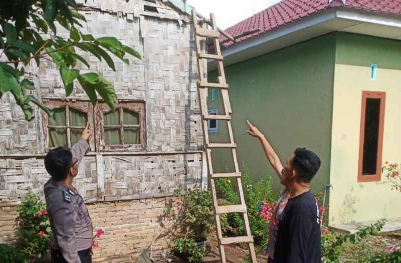 Evakuasi Cepat Kapolsek Raya Kahean Setelah Bencana Angin Kencang Evakuasi Cepat Kapolsek Raya Kahean Setelah Bencana Angin Kencang