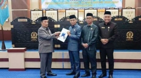 Wakil Bupati Pesibar Hadiri Rapat Paripurna, 17 Anggota DPRD Hadir Wakil Bupati Pesibar Hadiri Rapat Paripurna, 17 Anggota DPRD Hadir