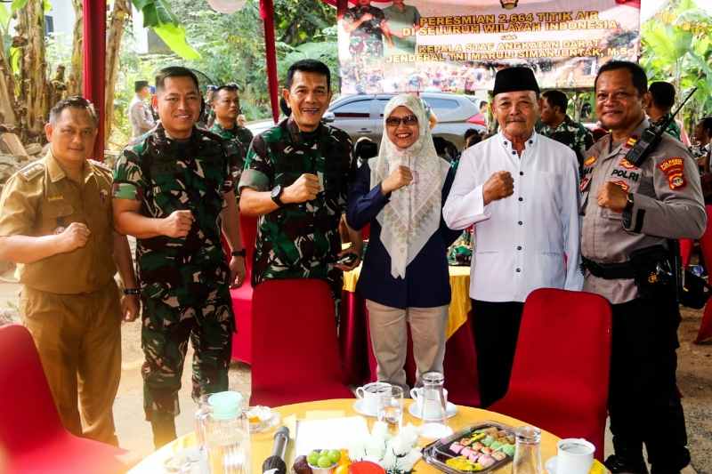 Diresmikan 2.664 Titik Air, Puluhan Warga di Bandar Lampung Ucap Terimakasih Kepada Kasad Diresmikan 2.664 Titik Air, Puluhan Warga di Bandar Lampung Ucap Terimakasih Kepada Kasad