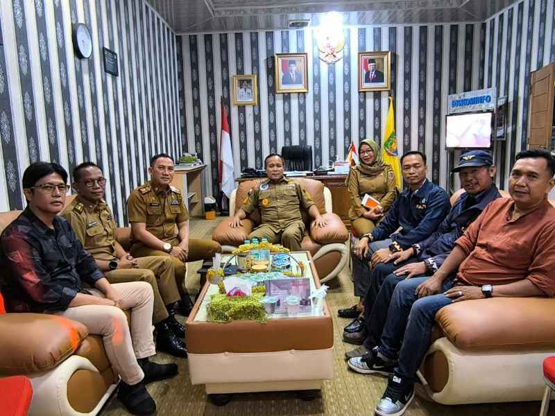 Menerima Kunjungan IWO Lampung, Saefulloh: Kami Berharap Organisasi ini Tidak Ada Perpecahan Menerima Kunjungan IWO Lampung, Saefulloh: Kami Berharap Organisasi ini Tidak Ada Perpecahan