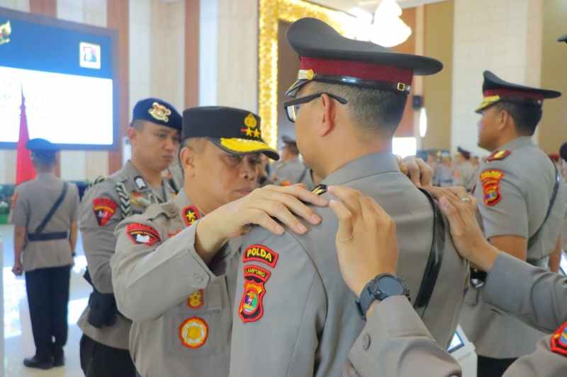 Kapolda Lampung Pimpin Sertijab 23 Personel Polda Lampung Kapolda Lampung Pimpin Sertijab 23 Personel Polda Lampung