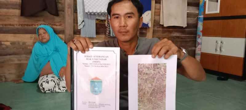 Warga Tambang Rambang Keluhkan Limbah Minyak Cemari Kebun Karet, Berharap Pemkab Lakukan Tindakan Tegas Warga Tambang Rambang Keluhkan Limbah Minyak Cemari Kebun Karet, Berharap Pemkab Lakukan Tindakan Tegas