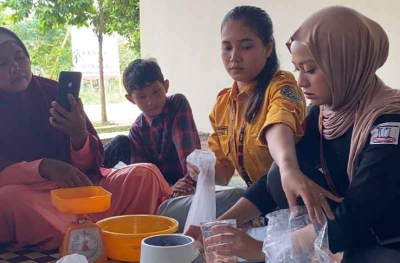 Mahasiswa KKN Siger Berjaya Inisiasikan Keripik Kulit Kakao dan Nugget Ikan di Pekon Badak Mahasiswa KKN Siger Berjaya Inisiasikan Keripik Kulit Kakao dan Nugget Ikan di Pekon Badak