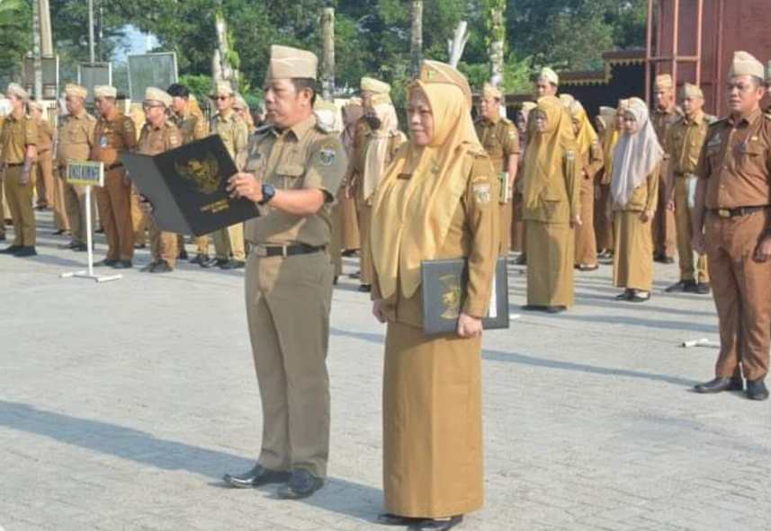 Candra Puasati Pimpin Apel Mingguan Pemkab Lamteng Candra Puasati Pimpin Apel Mingguan Pemkab Lamteng