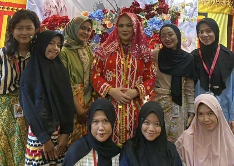 Mahasiswa KKN Siger Berjaya Hadiri Tradisi Manjau Maju Adat Saibatin Mahasiswa KKN Siger Berjaya Hadiri Tradisi Manjau Maju Adat Saibatin