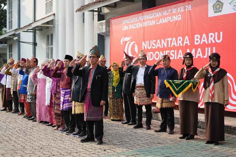 Berbalut Pakaian Adat, Upacara Bendera HUT RI ke-79 Berlangsung Khidmat Berbalut Pakaian Adat, Upacara Bendera HUT RI ke-79 Berlangsung Khidmat