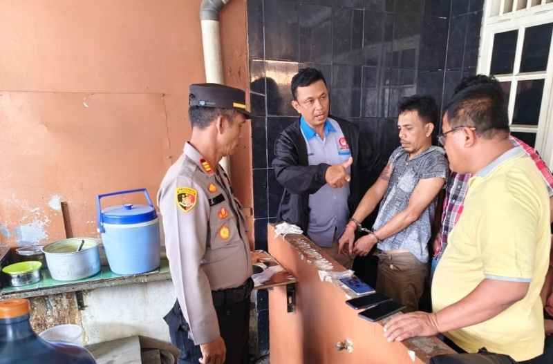 Polsek Bangun Tangkap Kempes, Pengedar Sabu di Warung Kopi Polsek Bangun Tangkap Kempes, Pengedar Sabu di Warung Kopi