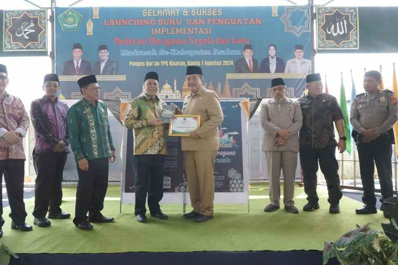 Wabup Asahan Hadiri Launching Buku Dan Penguatan Implementasi Moderasi Beragama Kepala dan Guru Madrasah Wabup Asahan Hadiri Launching Buku Dan Penguatan Implementasi Moderasi Beragama Kepala dan Guru Madrasah