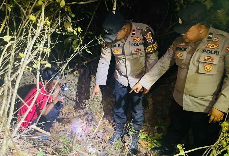 Polres Tubaba Evakuasi Temuan Kerangka Manusia di Kebun Karet Warga Polres Tubaba Evakuasi Temuan Kerangka Manusia di Kebun Karet Warga
