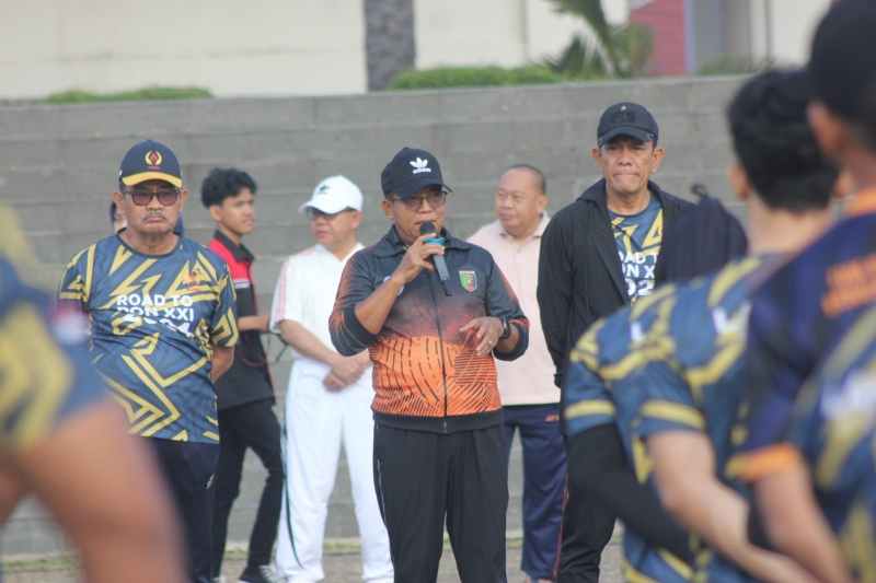 Bersama Pj. Gubernur Lampung, Danrem Senam Bersama Atlet dan Pelatih Kontingen Lampung Bersama Pj. Gubernur Lampung, Danrem Senam Bersama Atlet dan Pelatih Kontingen Lampung