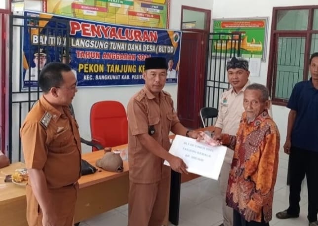 28 KPM Pekon Tanjung Kemala Terima BLT-DD Tahap Kedua 28 KPM Pekon Tanjung Kemala Terima BLT-DD Tahap Kedua