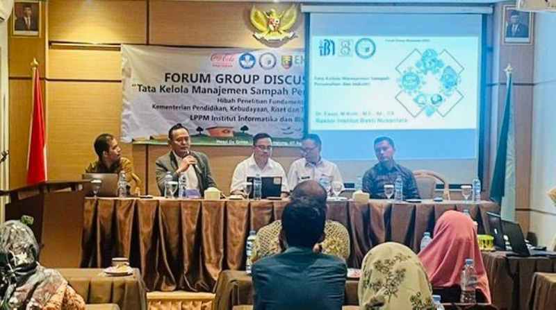 Rektor IBN Narasumber Tata Kelola Manajemen Sampah Perumahan dan Industri Rektor IBN Narasumber Tata Kelola Manajemen Sampah Perumahan dan Industri