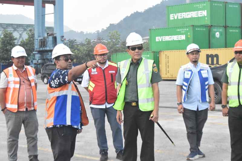 Kunjungi Kantor Pelindo, Danrem 043/Gatam Tinjau Terminal Petikemas Panjang Kunjungi Kantor Pelindo, Danrem 043/Gatam Tinjau Terminal Petikemas Panjang