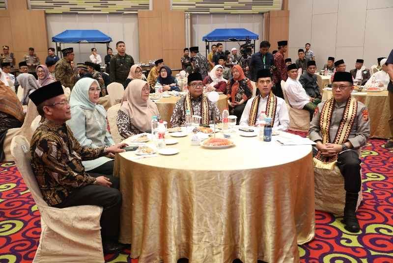 Pj. Gubernur Samsudin Buka Silaturahmi Alim Ulama dan Penguatan Da’i Wasathiyah yang Diselenggarakan MUI Pj. Gubernur Samsudin Buka Silaturahmi Alim Ulama dan Penguatan Da’i Wasathiyah yang Diselenggarakan MUI