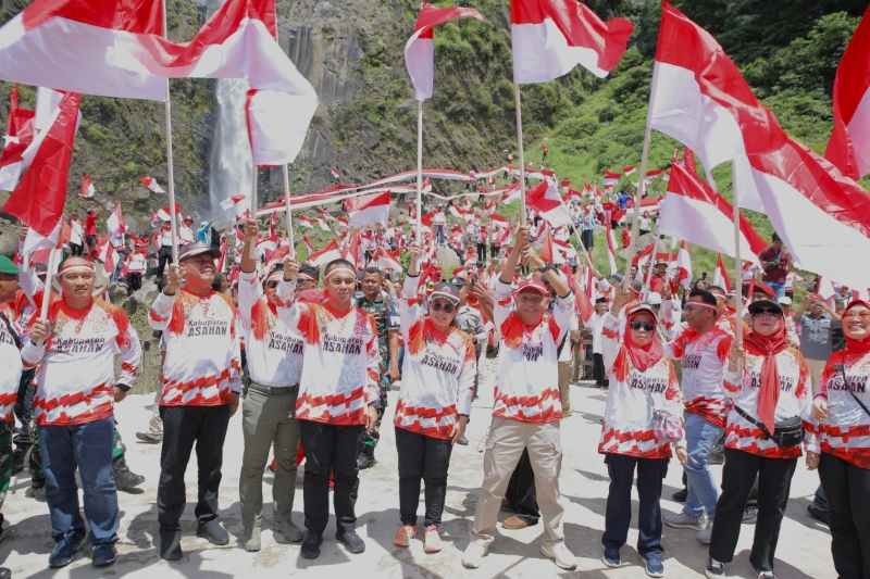 Jelang Hari Kemerdekaan RI Ke 79, Pemkab Asahan Lakukan Pengibaran Bendera Merah Putih Di Wisata Alam Ponot Jelang Hari Kemerdekaan RI Ke 79, Pemkab Asahan Lakukan Pengibaran Bendera Merah Putih Di Wisata Alam Ponot