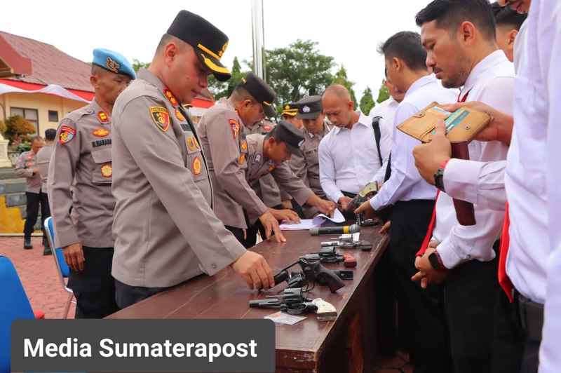 Cek Senpi Personilnya, Kapolres AKBP Muliadi Pastikan Pengunaan Senjata Api Sesuai SOP Cek Senpi Personilnya, Kapolres AKBP Muliadi Pastikan Pengunaan Senjata Api Sesuai SOP