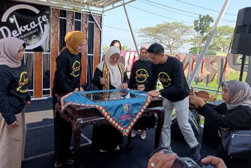 Pj.Ketua Dekranasda Lampung : Dekrafe Pringsewu Instagramable Pj.Ketua Dekranasda Lampung : Dekrafe Pringsewu Instagramable