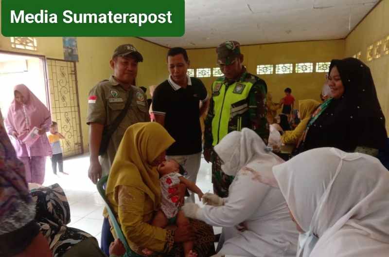 Dampingi Kegiatan Posyandu, Wujud Kepedulian Sertu Candra Wira Terhadap Kesehatan Balita Dampingi Kegiatan Posyandu, Wujud Kepedulian Sertu Candra Wira Terhadap Kesehatan Balita