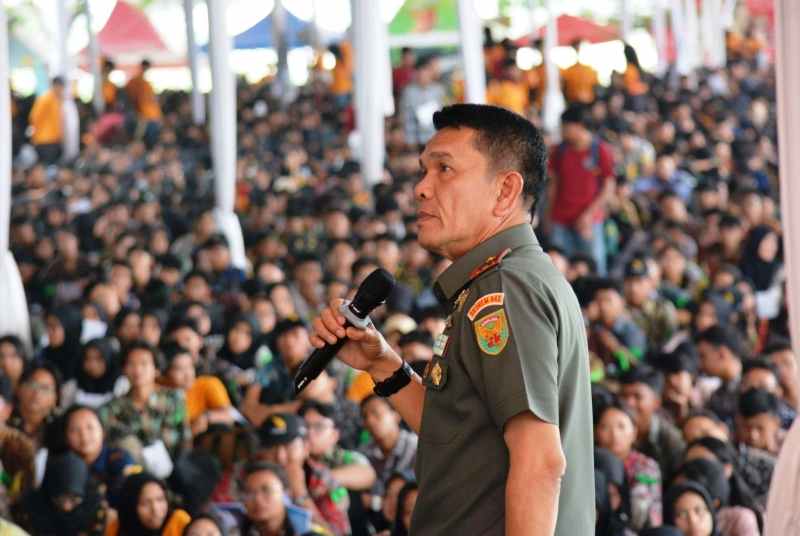 Danrem 043/Gatam Sampaikan Wawasan Kebangsaan Kepada 4.477 Mahasiswa Baru ITERA Danrem 043/Gatam Sampaikan Wawasan Kebangsaan Kepada 4.477 Mahasiswa Baru ITERA