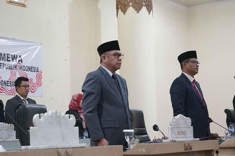 PJ Bupati Ferliyuledi Hadiri Sidang Istimewa DPRD Tulang Bawang PJ Bupati Ferliyuledi Hadiri Sidang Istimewa DPRD Tulang Bawang