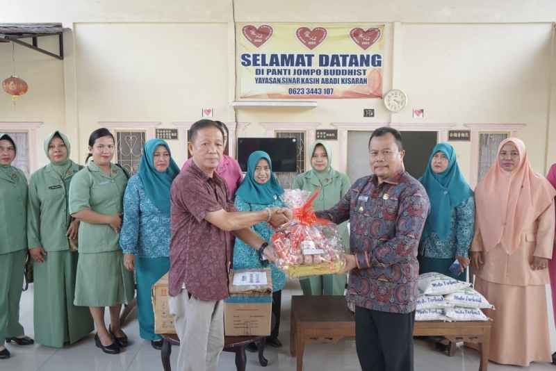 Jelang HUT Ke-79 RI, Pemkab Bersama TP. PKK Asahan Salurkan Bantuan Sembako Jelang HUT Ke-79 RI, Pemkab Bersama TP. PKK Asahan Salurkan Bantuan Sembako