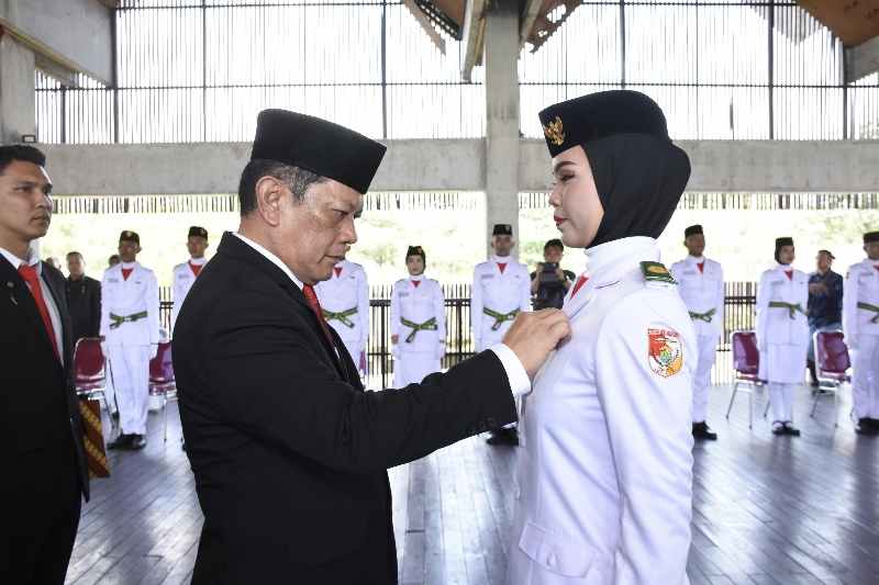 M. Firsada Kukuhkan 32 Anggota Paskibraka Tubaba Tahun 2024 M. Firsada Kukuhkan 32 Anggota Paskibraka Tubaba Tahun 2024
