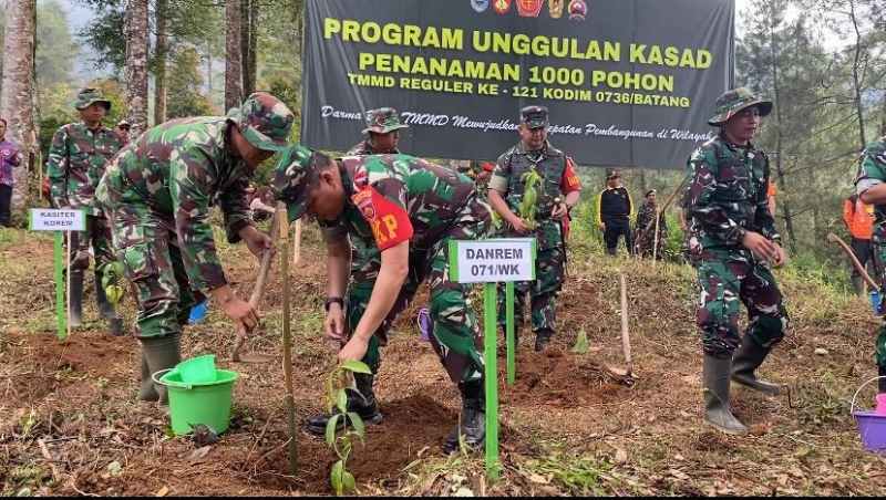 Danrem Wijayakusuma Dampingi Pa Sahli Kasad Wasev TMMD 121 Kodim 0736/Batang Danrem Wijayakusuma Dampingi Pa Sahli Kasad Wasev TMMD 121 Kodim 0736/Batang