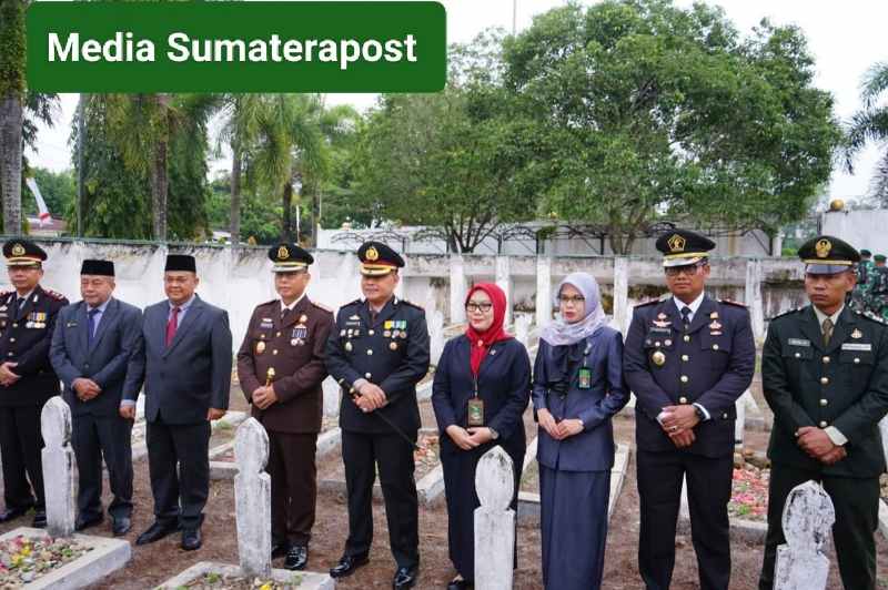 Kodim 0117/Atam Bersama Forkopimda Gelar Upacara Ziarah Nasional, Peringati HUT RI Ke-79 Kodim 0117/Atam Bersama Forkopimda Gelar Upacara Ziarah Nasional, Peringati HUT RI Ke-79