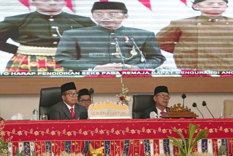 Dengarkan Pidato Kenegaraan Presiden, Pj. Gubernur Samsudin Ajak Masyarakat Membangun Lampung Dengarkan Pidato Kenegaraan Presiden, Pj. Gubernur Samsudin Ajak Masyarakat Membangun Lampung